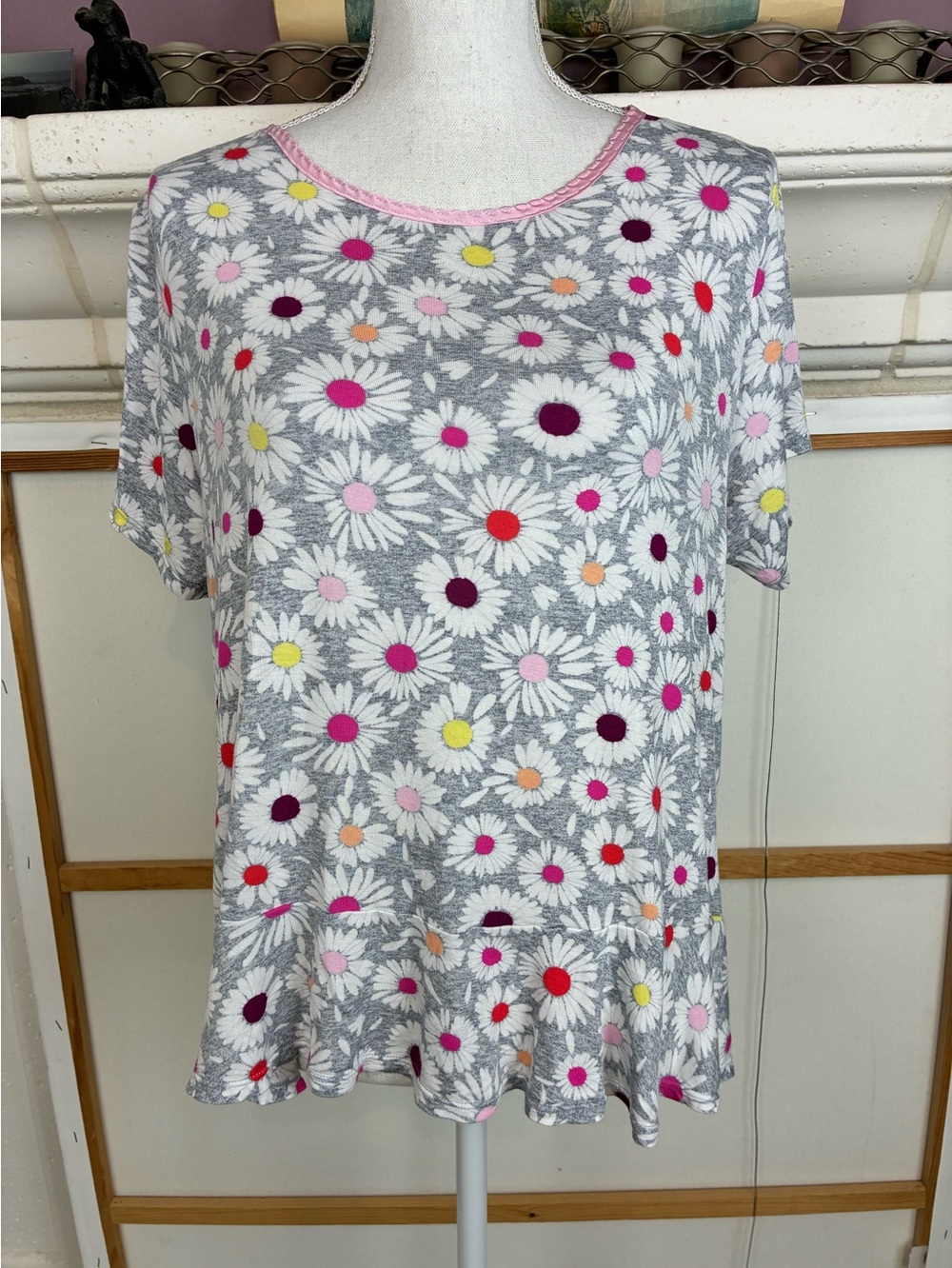 Cute PJ Set Short Sleeve Top & cropped long pants keeps you cool with pockets - Picture 3 of 11